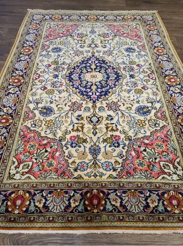 Beautiful Handwoven Authentic Persian Ghum Rug Silk & Wool Size 3'6"×5'1" #PG541