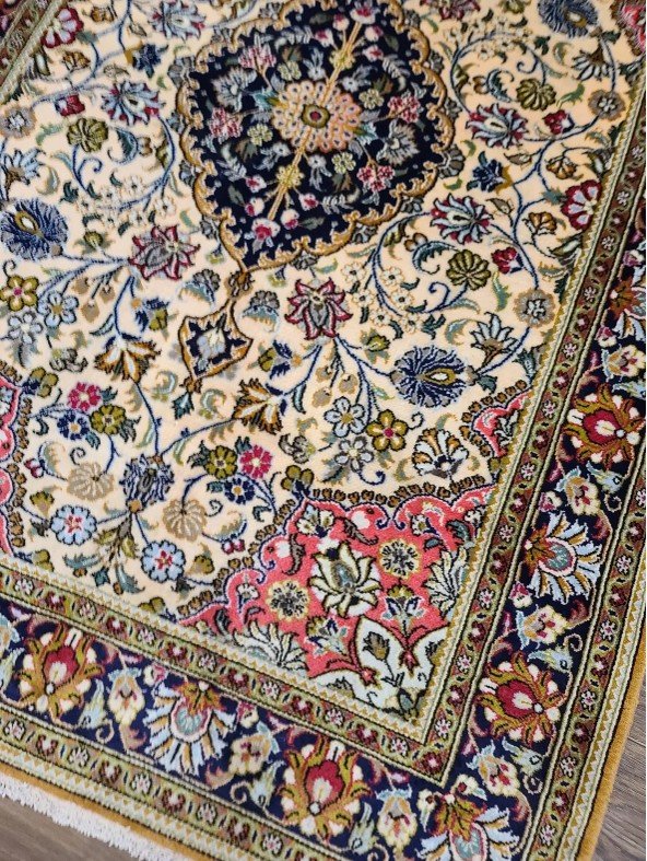 Beautiful Handwoven Authentic Persian Ghum Rug Silk & Wool Size 3'6"×5'1" #PG541