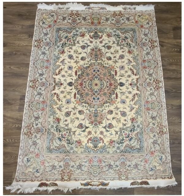Fine quality handwoven tabriz design Persian rug size 5'x7' circa 1960s
