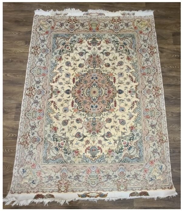Fine quality handwoven tabriz design Persian rug size 5'x7' circa 1960s