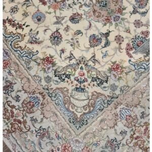 Fine quality handwoven tabriz design Persian rug size 5'x7' circa 1960s