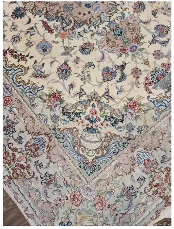 Fine quality handwoven tabriz design Persian rug size 5'x7' circa 1960s