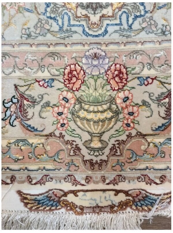 Fine quality handwoven tabriz design Persian rug size 5'x7' circa 1960s