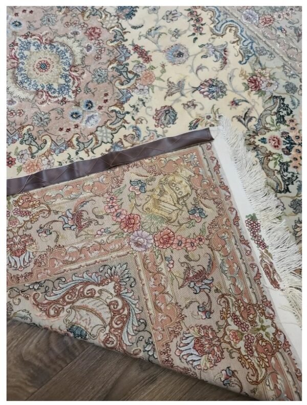 Fine quality handwoven tabriz design Persian rug size 5'x7' circa 1960s