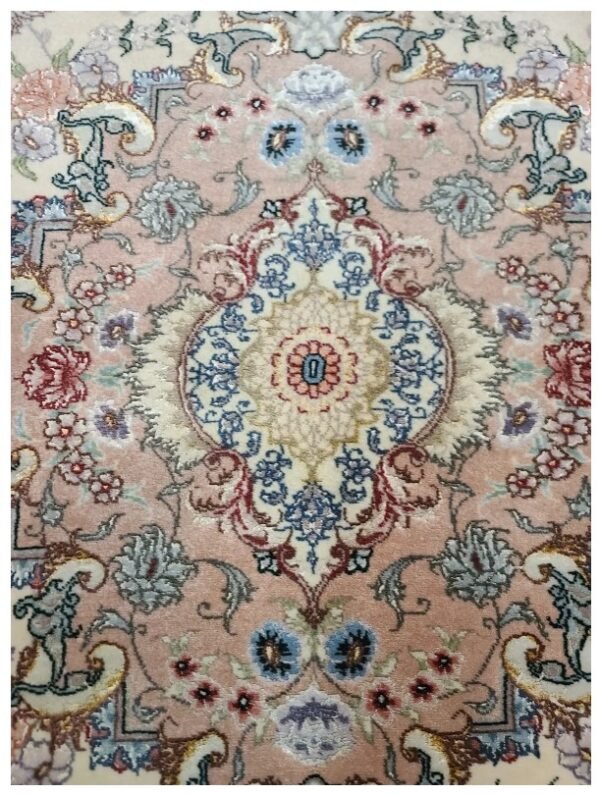 Fine quality handwoven tabriz design Persian rug size 5'x7' circa 1960s